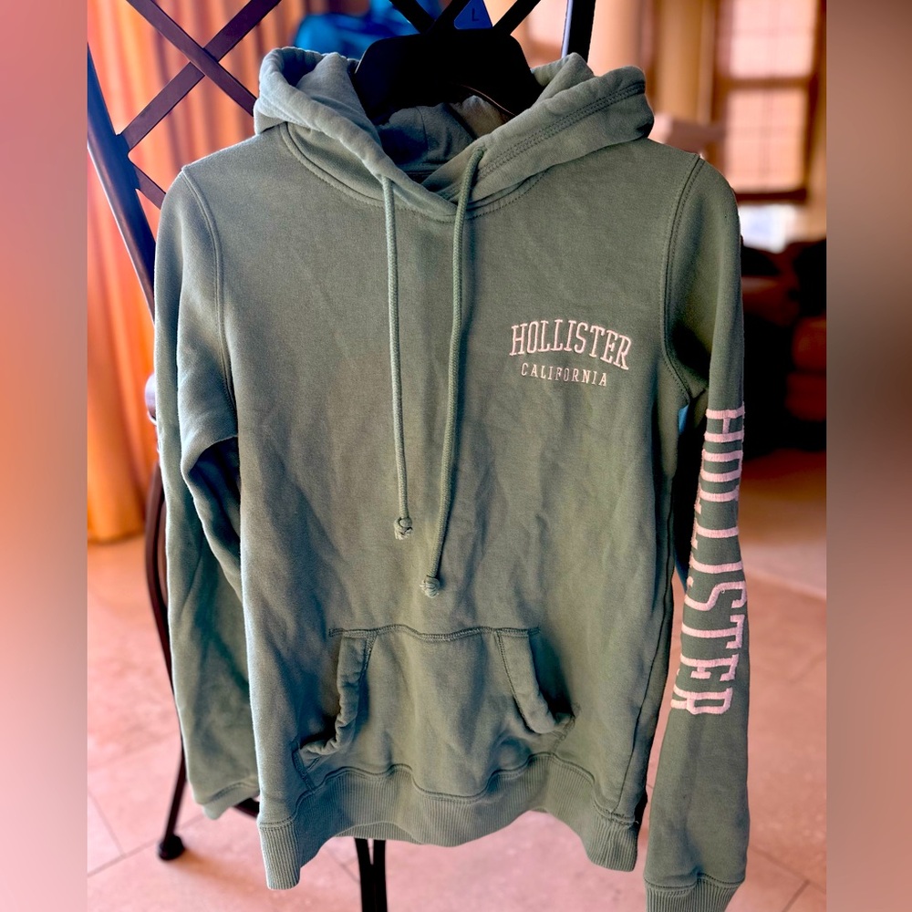 Hollister mint green sweatshirt